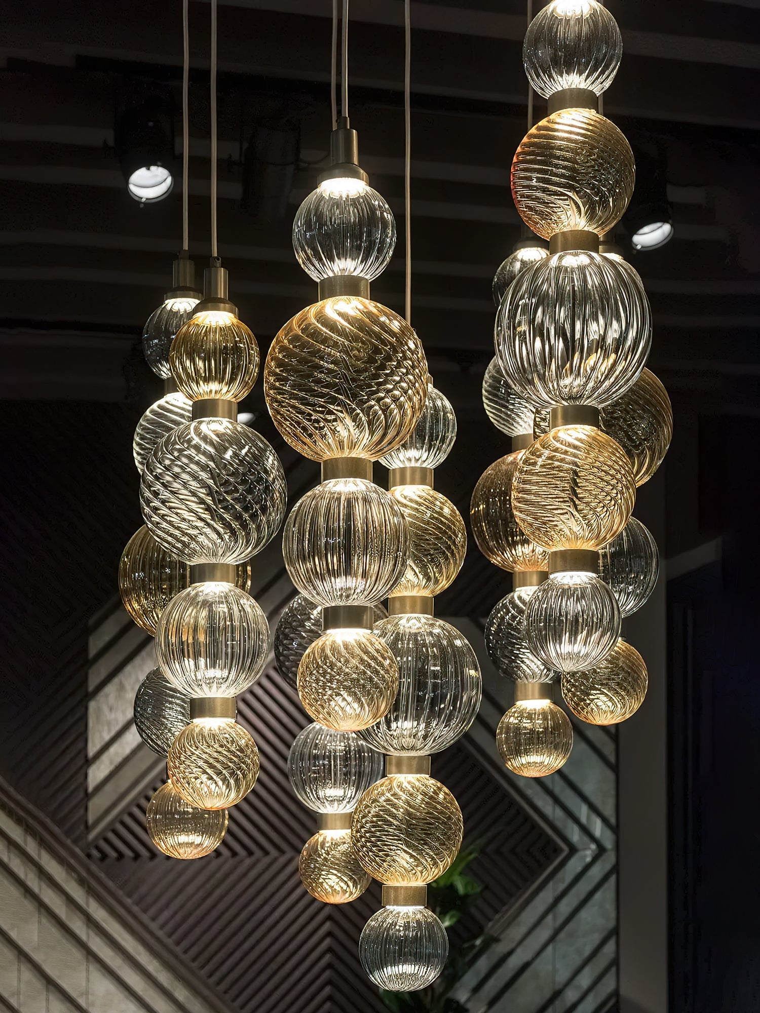 Celvara Globe Pendant Lamp