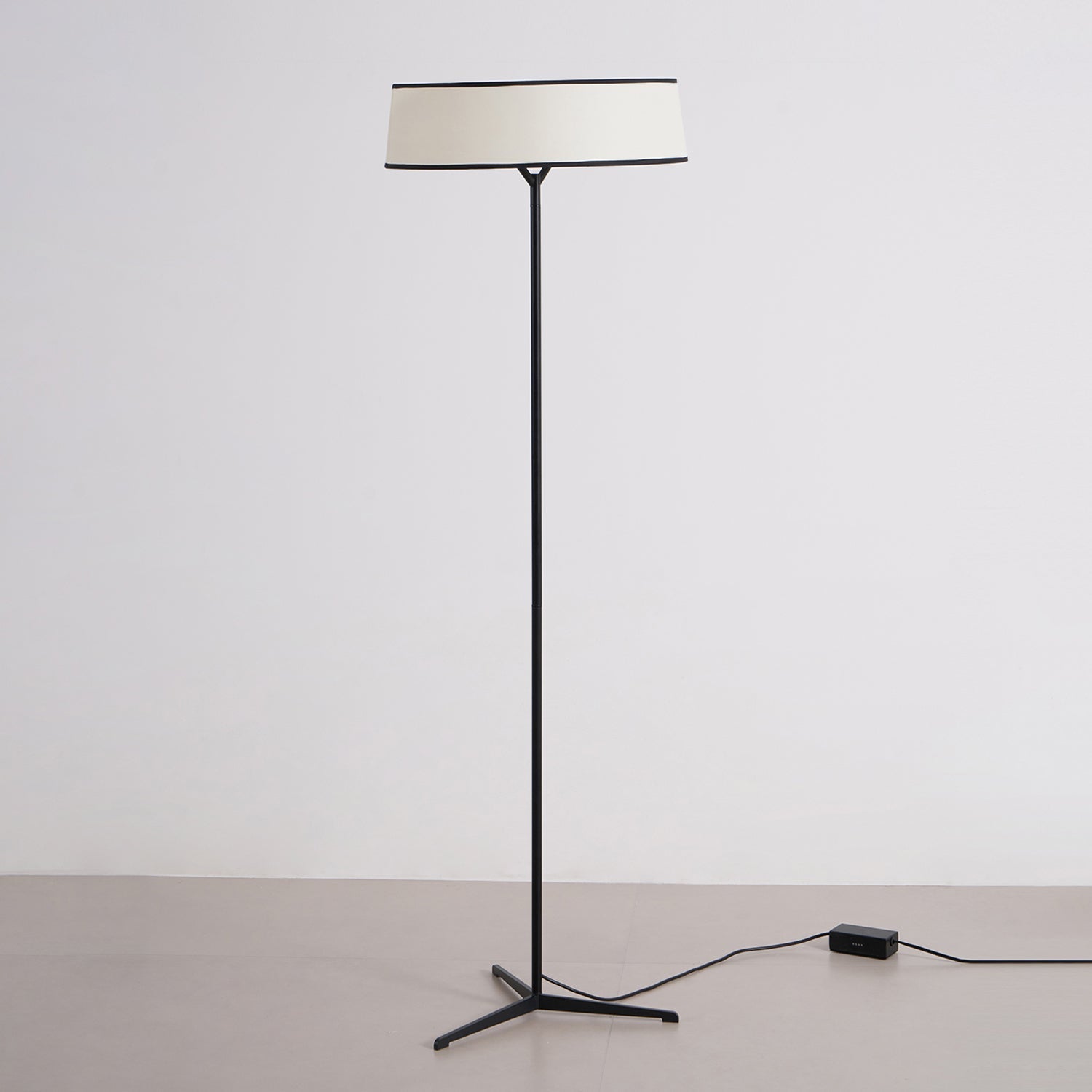 Dama Floor Lamp