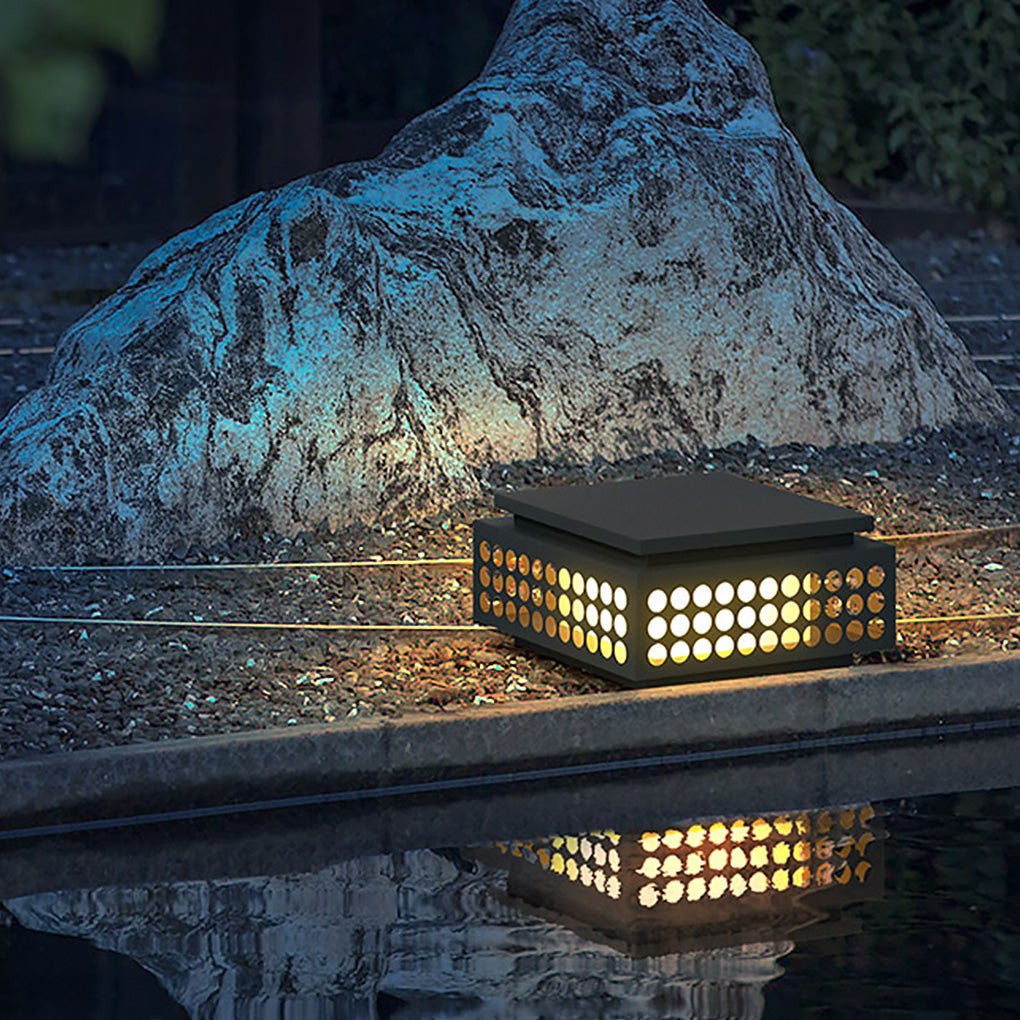 Vintage Hollowed Pattern Design Solar LED Villa Garden Landscape Decorative Lamp