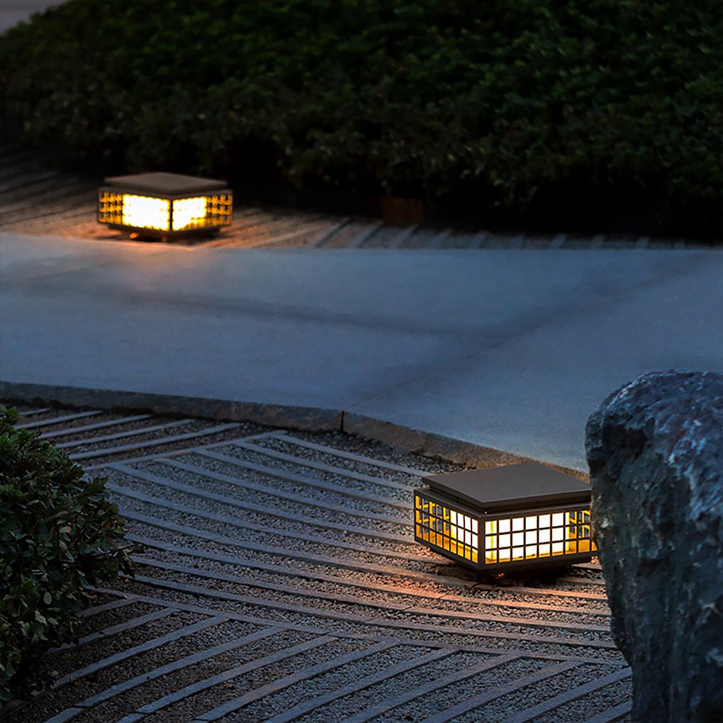 Vintage Hollowed Pattern Design Solar LED Villa Garden Landscape Decorative Lamp